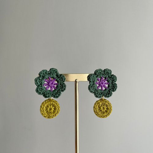 PRADA かぎ針編みのイヤリング かぎ針編み プリンセスのお花ピアス・イヤリング(オーロラ姫