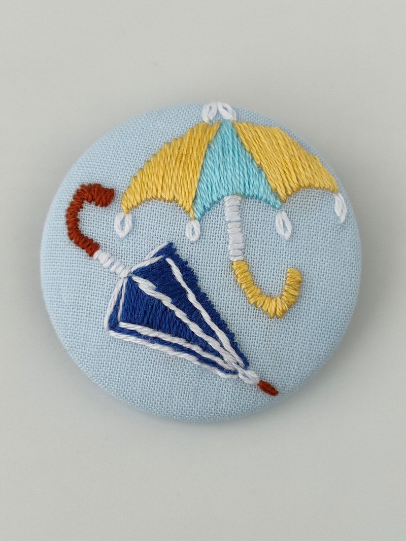 雨の必需品!青と黄色の傘刺繍ブローチ - 胸針 - 棉．麻 藍色