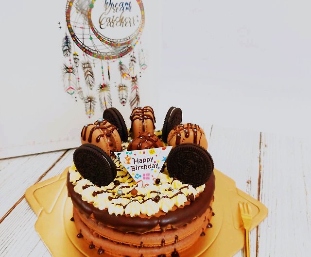6インチマカロンタワー チョコレートシーソルト 誕生日プレゼント お祝いのバースデーケーキとして使用できます ショップ Cynzen Dessert ケーキ デザート Pinkoi