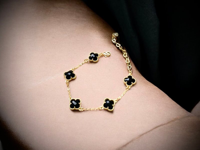 14k gold elegant black Stone diamond faceted four-leaf clover fashionable luxury bracelet - สร้อยข้อมือ - เครื่องประดับ สีทอง