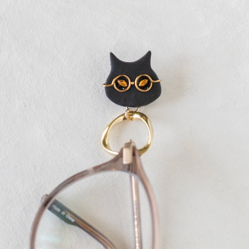 Glasses holder brooch / Glasses black cat - Brooches - Clay Black