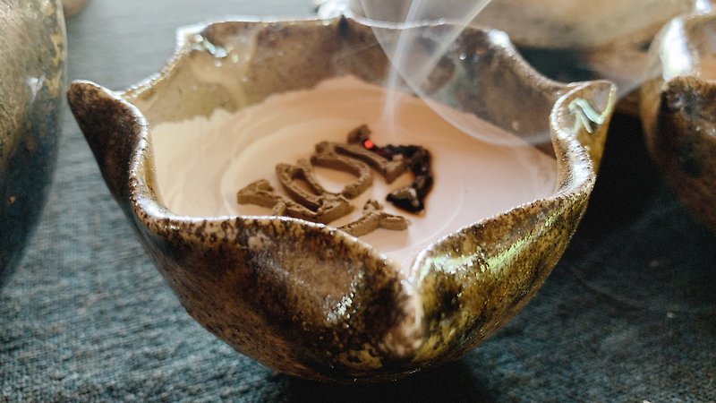 Wood burning incense bowl / small ordinary handmade - Fragrances - Pottery 