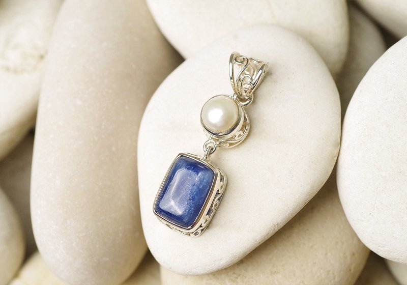 Kyanite and Pearl Pendant Top - Gemstone Pendant Necklace - 項鍊 - 純銀 多色