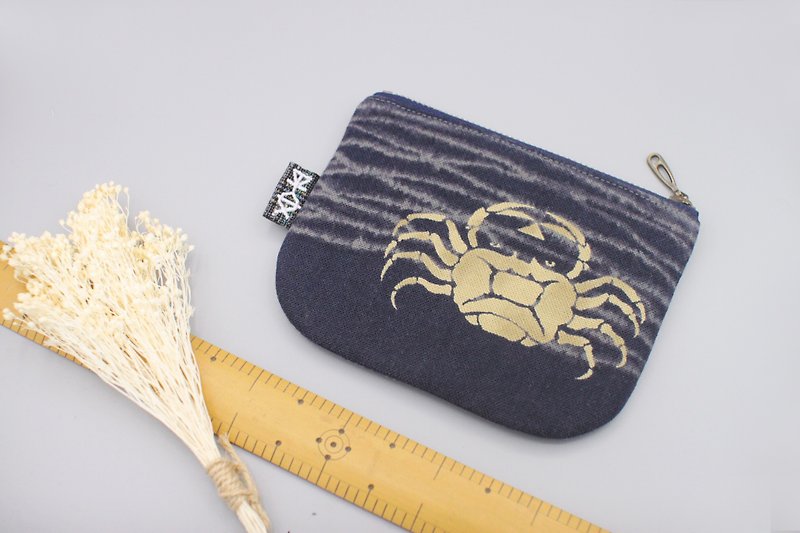 Ping Le Xiao Le Bao - Beach Crab, Japanese Gu Bu texture excellent, small wallet - Wallets - Cotton & Hemp Blue