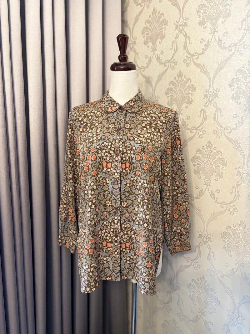 V&A dark classic floral vintage shirt made in Japan - เสื้อเชิ้ตผู้หญิง - เส้นใยสังเคราะห์ สีกากี