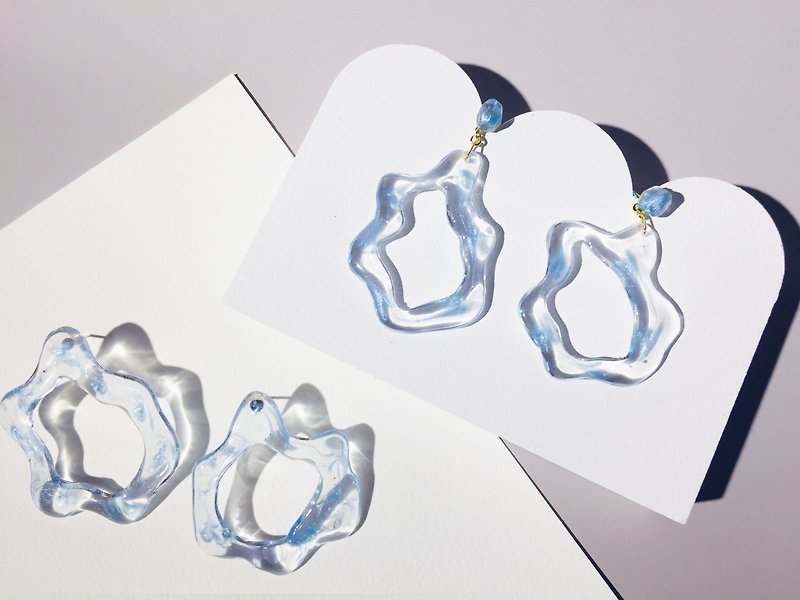 Transparent, refreshing, special-shaped wave, niche high-end earrings/earrings - ต่างหู - เรซิน 