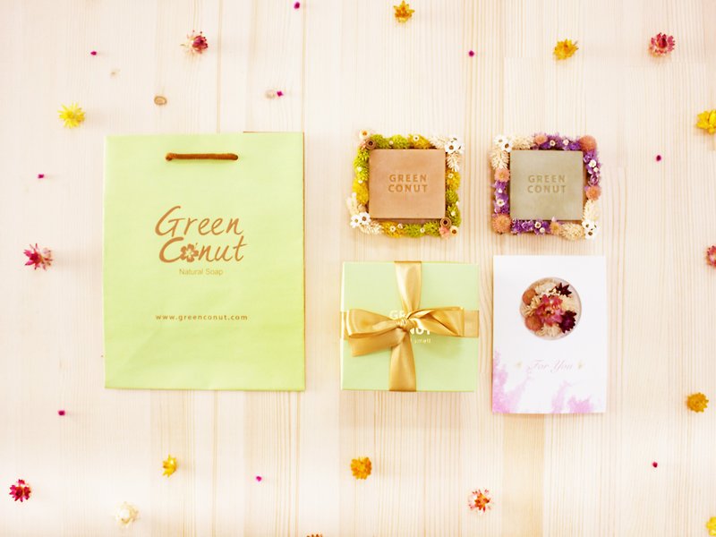 "Love you ring up with the group" Wreaths Gift (2 selected from a wreath / 380 yuan, optionally, a soap) + card + big flower big bag - Soap - Other Materials 