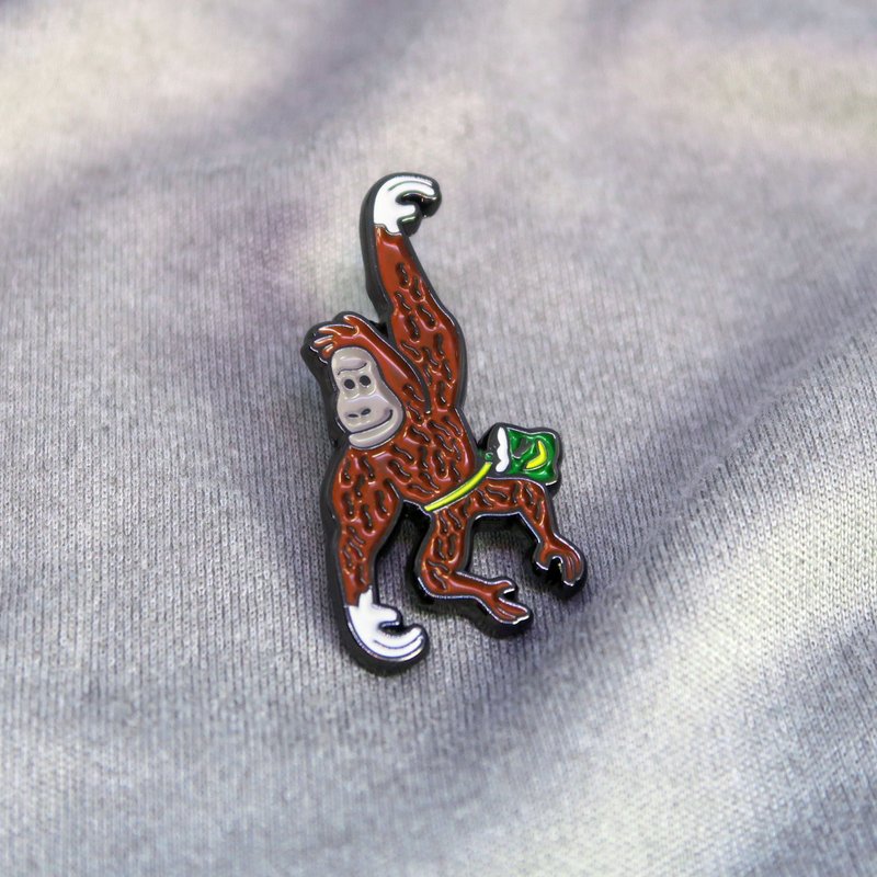 Ape Index Enamel Pin – Gift for Climbers and Boulderers – 攀岩針 – 등반 クライミング - 徽章/別針 - 其他金屬 多色
