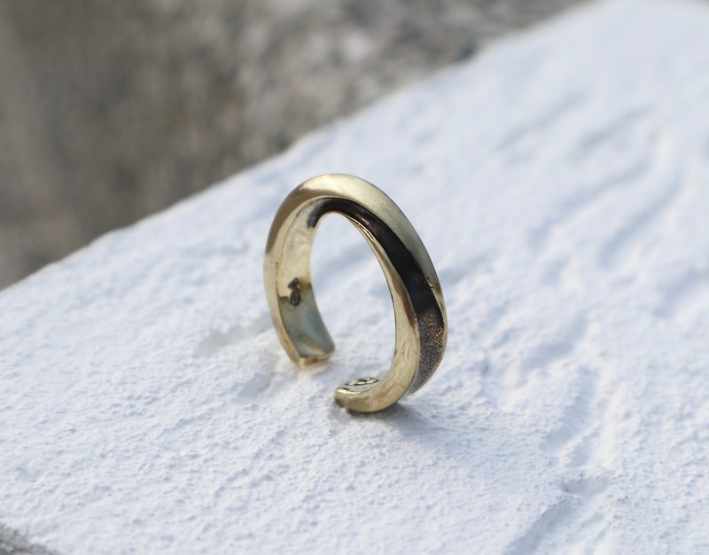 Brass large infinite wide ring C ring - แหวนทั่วไป - โลหะ สีทอง