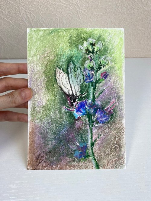 花　アクリルオイルパステル画　サイズF4 インテリアアート 花の上の蝶 オイルパステル画 花の絵 風景ミニアート - ショップ