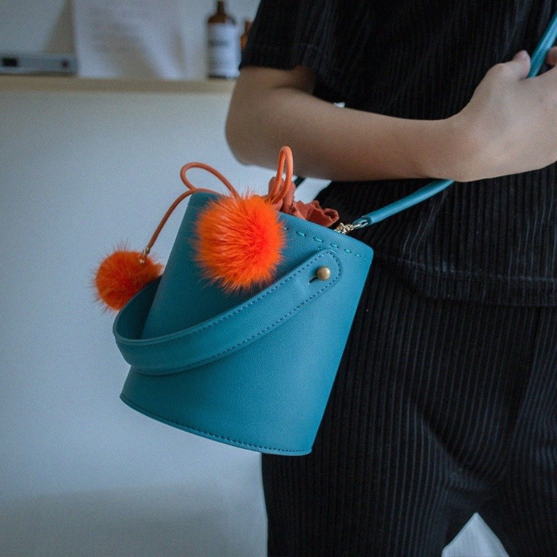 Blue cowhide round bucket bag shoulder bag cross-body bag multi-purpose female leather bag - กระเป๋าแมสเซนเจอร์ - หนังแท้ สีน้ำเงิน