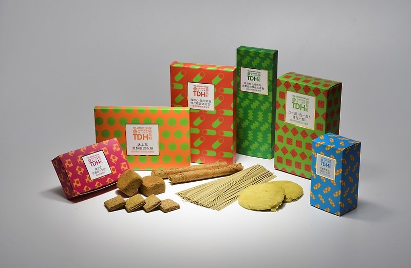 100 Yuan Souvenir - Assam Black Tea Square Crisps - Handmade Cookies - Other Materials Brown