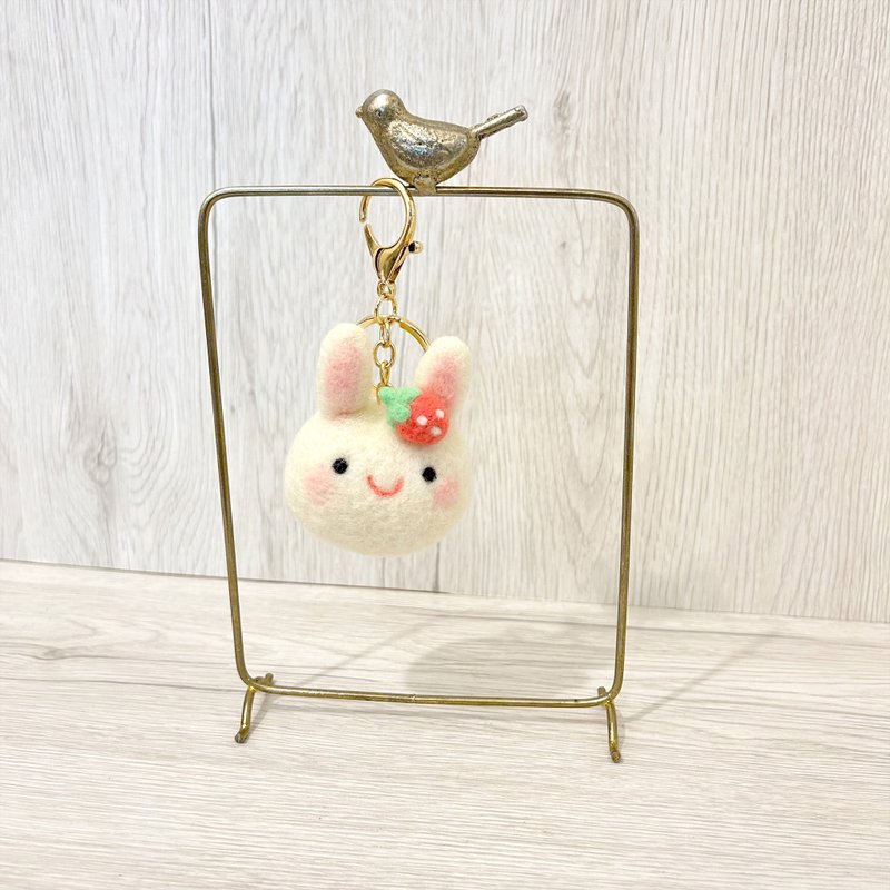 Strawberry Rabbit Wool Felt Keychain Brooch Pin Hair Accessory Healing Gift Rabbit White Rabbit - ที่ห้อยกุญแจ - ขนแกะ ขาว