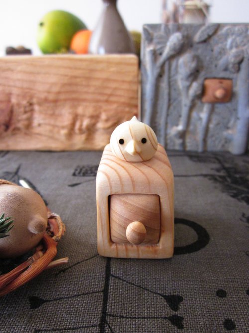 鳥のミニチュアキャビネット、ミニチュアの木の彫刻、ユニークな