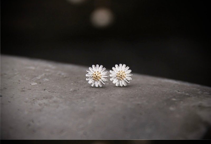 C&W s925 sterling silver three-dimensional cute and exquisite small daisy temperament earrings, ear needles and Clip-On - Earrings & Clip-ons - Sterling Silver Silver