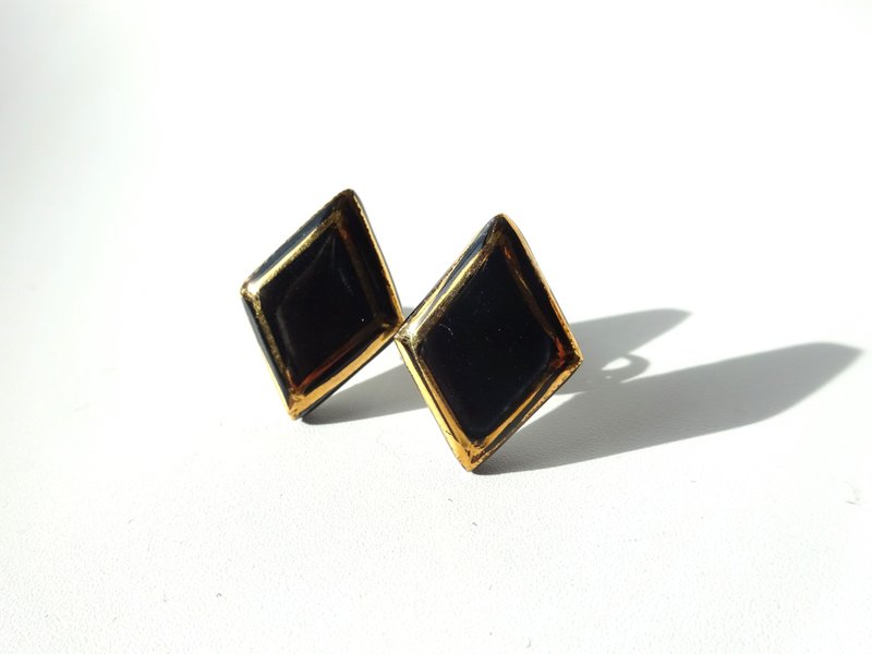 jewel cut pierce・earring hishigata black - Earrings & Clip-ons - Pottery Black