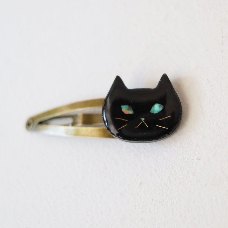 Cat with sparkling eyes, mother-of-pearl style, Kuro-san, black cat, black, snap closure - เครื่องประดับผม - เรซิน สีดำ