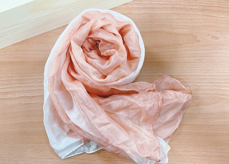 植物染めシルクスカーフ - スカーフ - シルク・絹 ピンク