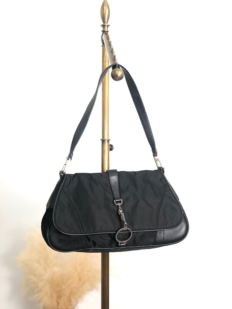 【 日本直送　名牌中古包 】PRADA プラダ ショルダーバッグ ブラック フロントバックル トライアングルロゴ ナイロン ワンショルダーバッグ dwjuwu - 側背包/斜背包 - 尼龍 黑色