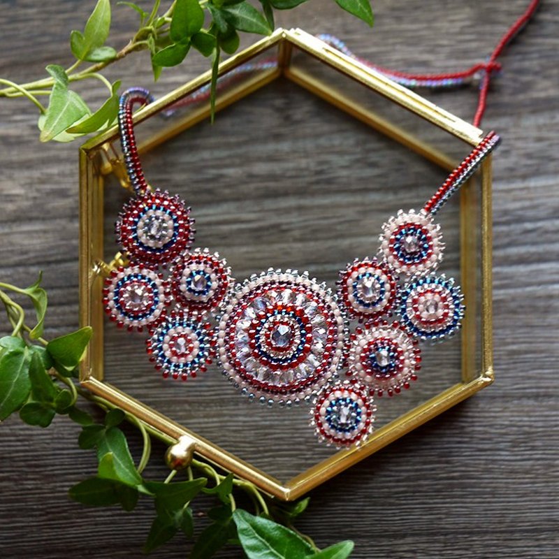 Glass Beaded Necklace, Apple Red, Shape imaged Chinese peony - สร้อยคอ - แก้ว สีแดง