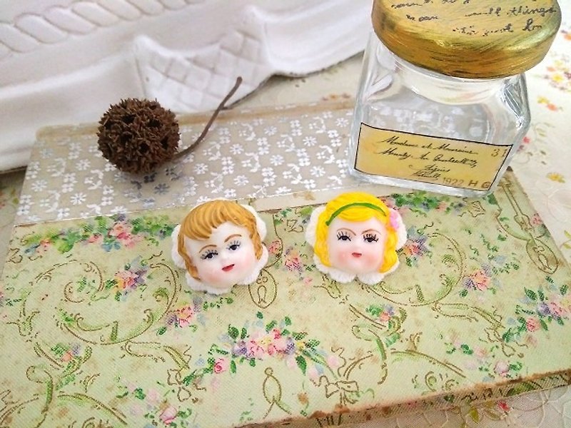 Garohands American antique doll head mini feel pin*Adam and Eve F060 gift cute Christian - Brooches - Other Materials Multicolor
