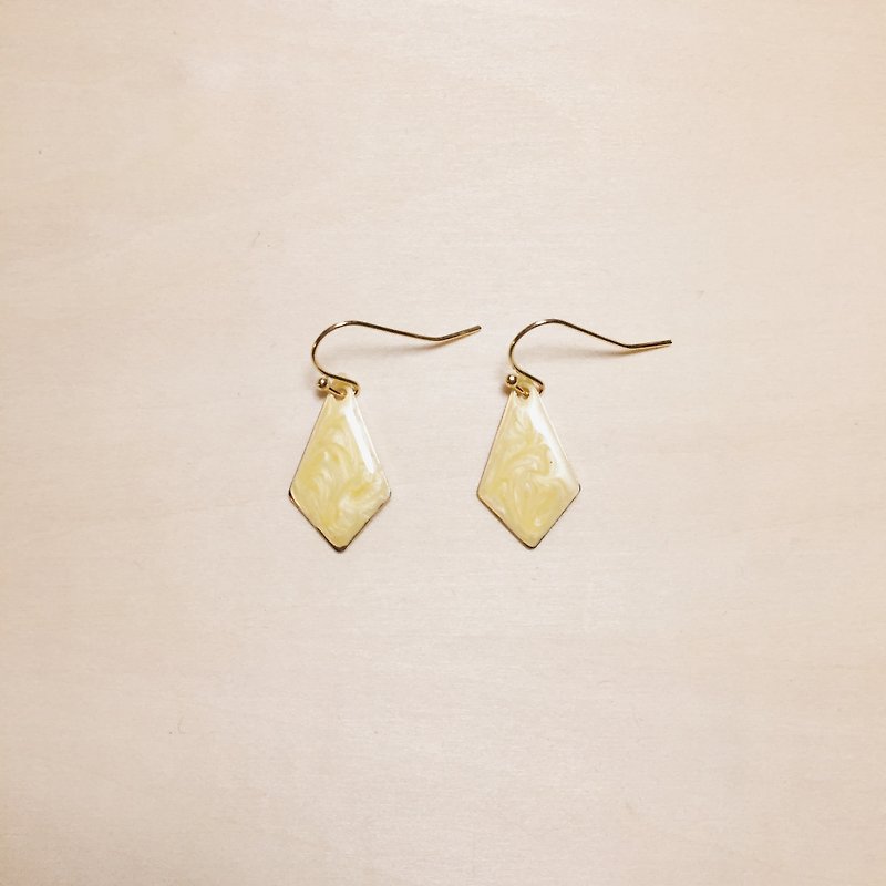 復古黃滴釉菱形耳環 - 耳環/耳夾 - 顏料 黃色