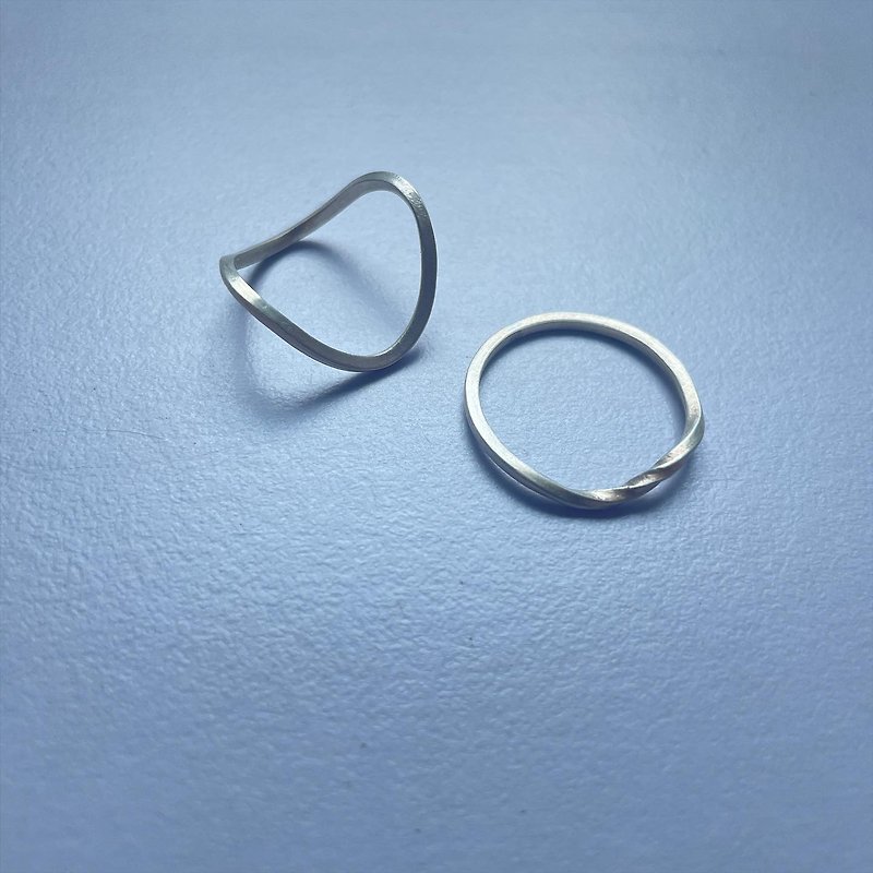極簡方形流線戒指 - 戒指 - 銀 銀色