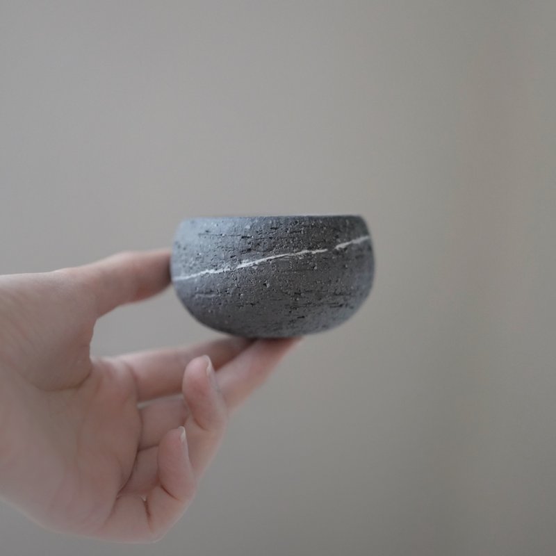 Stillness Pebble 陶瓷花崗鵝卵石頭小茶杯 014 - 茶壺/茶杯/茶具 - 陶 灰色