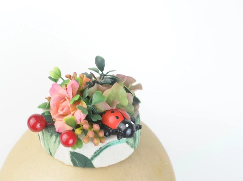 Mini Fascinator Hair Clip Ladybug Flowers and Berries, Woodland Fairy Kawaii - 髮夾/髮圈 - 其他材質 粉紅色