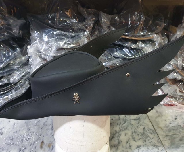 トヨタ ホーンパッドカバー ブラックレザー レッドステッチ トヨタ ホーンパッドカバー ブラックレザー レッドステッチ
