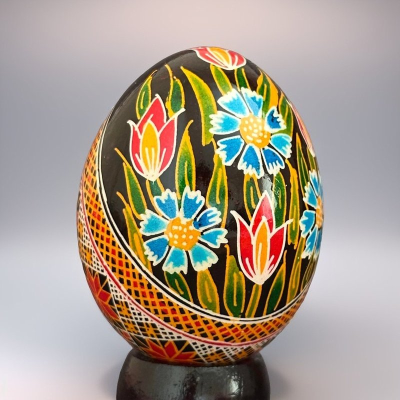 Ukrainian Easter Egg Real Chicken Pysanka Hand Painted Eggshell Hutsul Pysanky - 擺飾/家飾品 - 其他材質 黑色