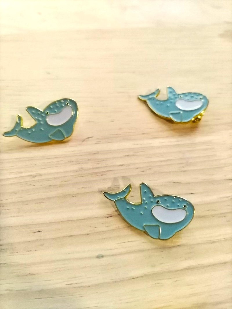 Whale Shark Lapel Pin - 胸針 - 其他金屬 多色