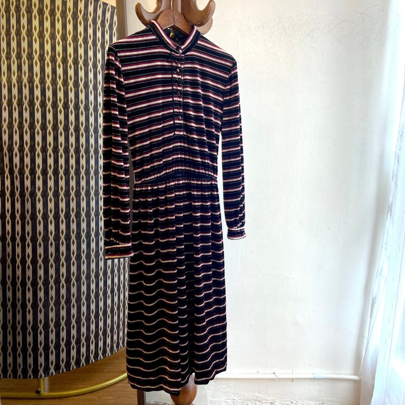 Velvet striped dress - ชุดเดรส - ไฟเบอร์อื่นๆ สีดำ