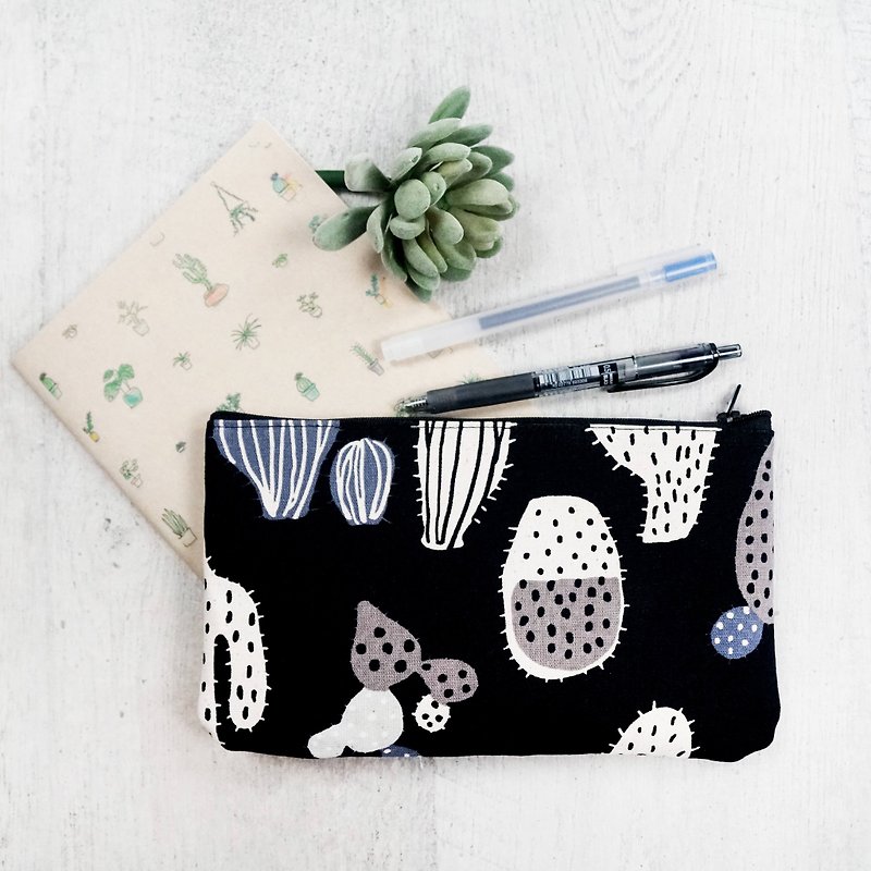 Use zipper bag well-Cocoonese - Toiletry Bags & Pouches - Cotton & Hemp Multicolor