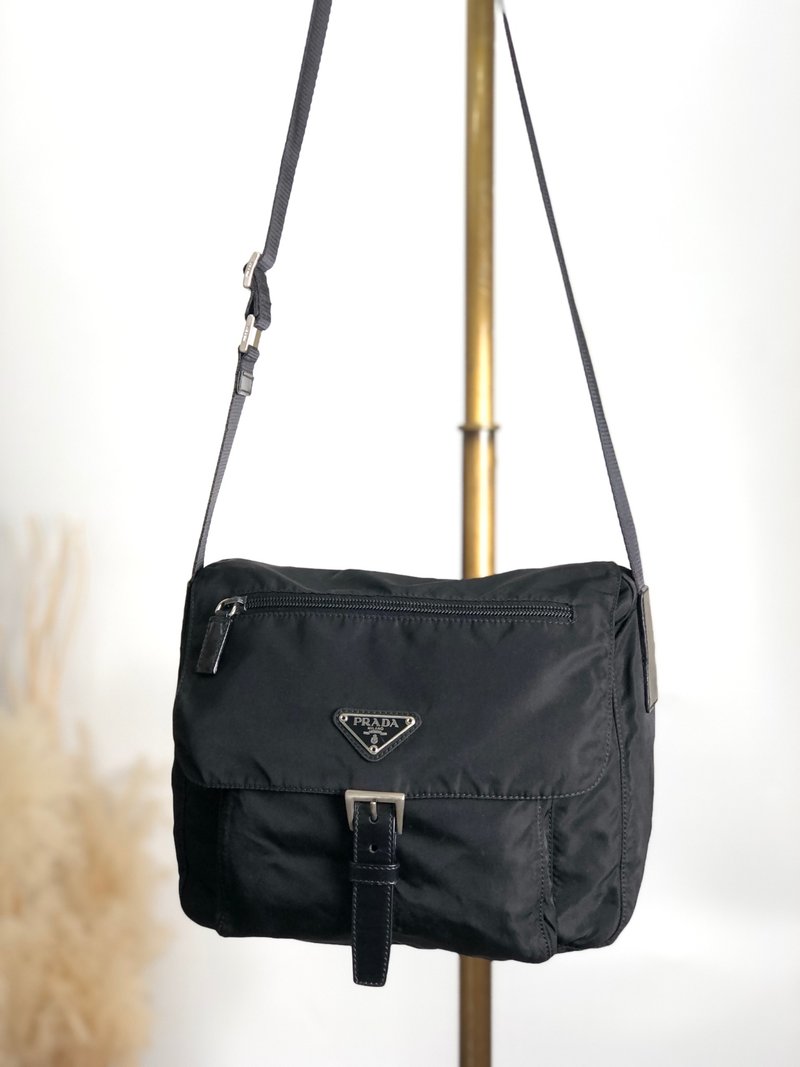 【 日本直送　名牌中古包 】PRADA プラダ ショルダーバッグ ブラック トライアングルロゴ フロントバックル ナイロン vintage  nwz8ph - 側背包/斜背包 - 尼龍 黑色