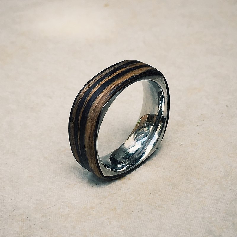 Ebony Square Steel Ring - แหวนทั่วไป - ไม้ สีนำ้ตาล
