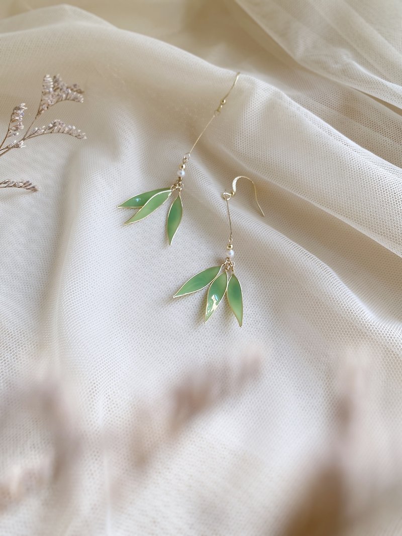Jade Swallow | Earrings Freshwater Pearls - Earrings & Clip-ons - Resin Green