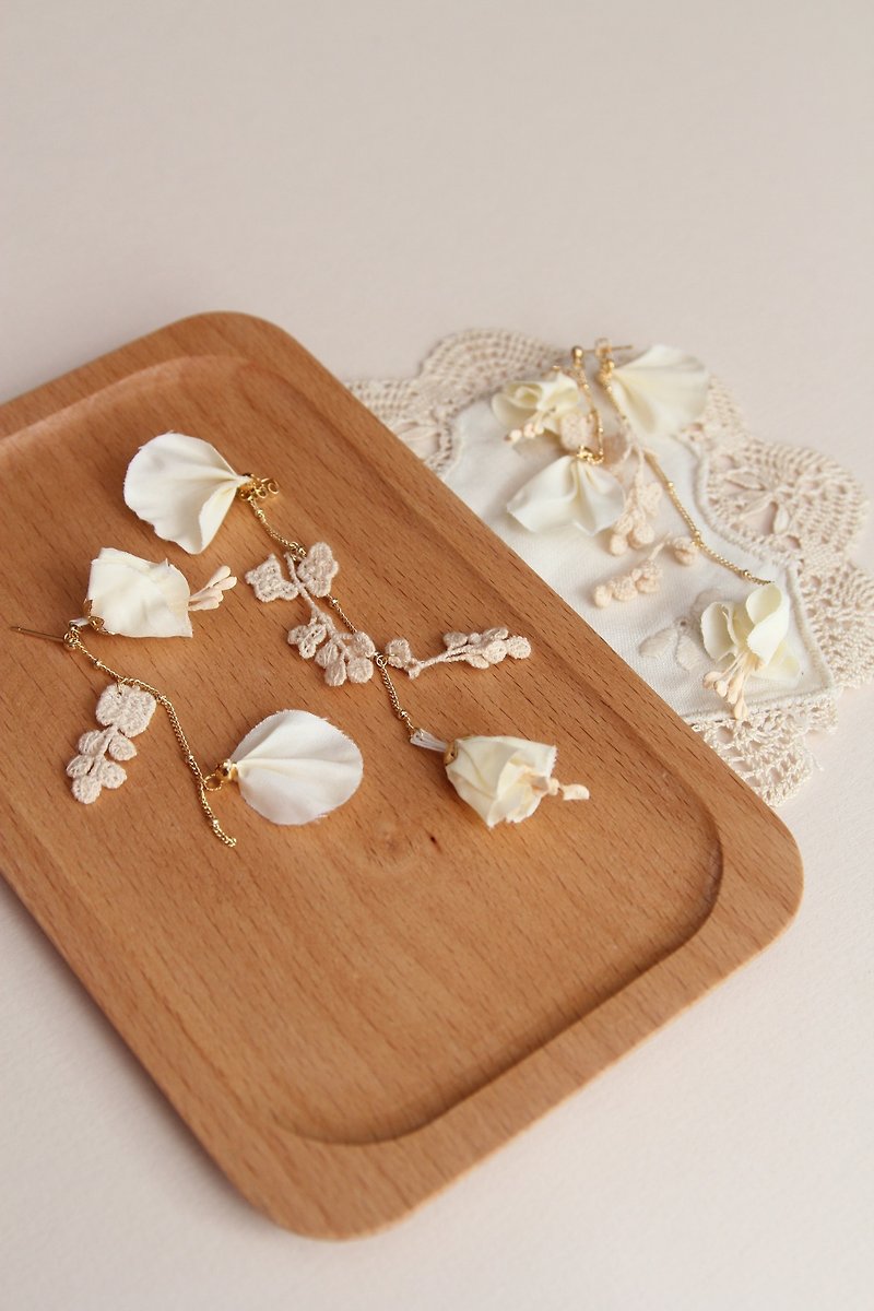 Floral Earrings , Flower Earrings , Artificial Flower Earrings , Jewellery  - ต่างหู - พืช/ดอกไม้ สีกากี