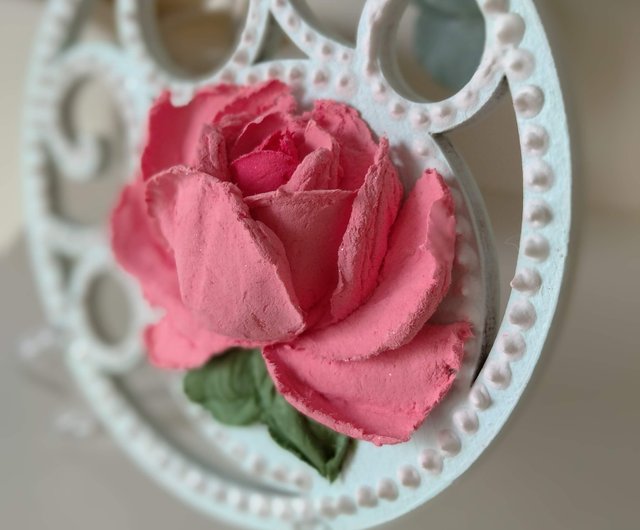 Round floral painting.