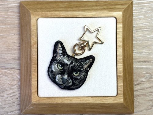 猫刺繍キーホルダー（カスタマイズ不可） - ショップ maaunou studio