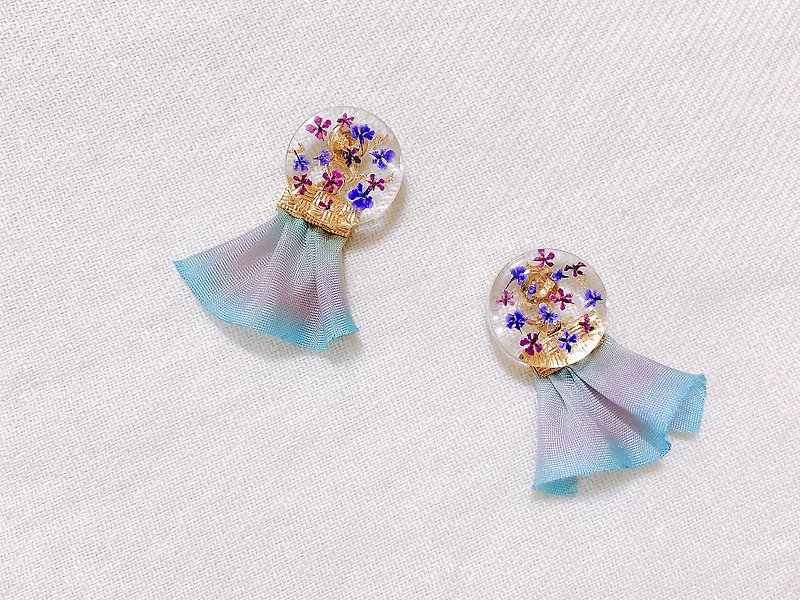 Floral garden hand made dry flower embossed temperament two wearing ear / ear clip - Earrings & Clip-ons - Other Materials 