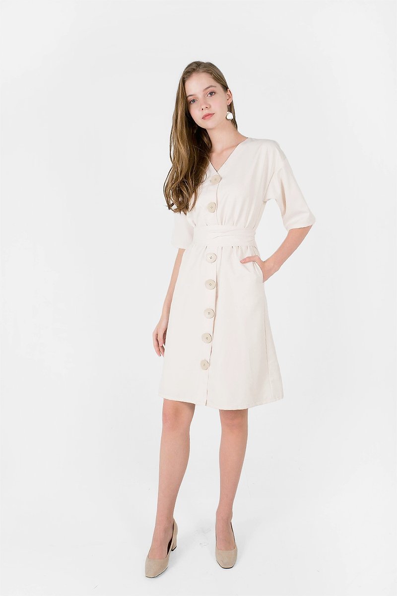 Miu Buttoned Dress (Ivory) - ชุดเดรส - เส้นใยสังเคราะห์ 