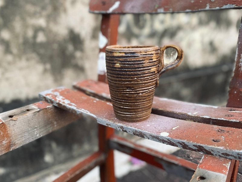 Sub-commodity-hand-made ceramic mug with notched texture