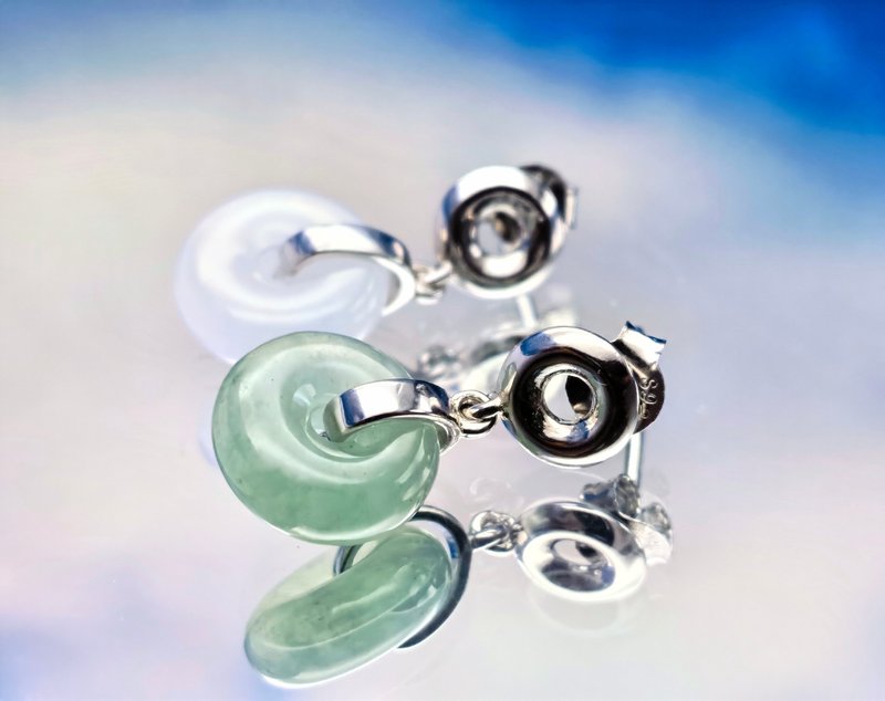 Silver Collection - Icy white and green jadeite donuts silver earrings - ต่างหู - เครื่องเพชรพลอย 