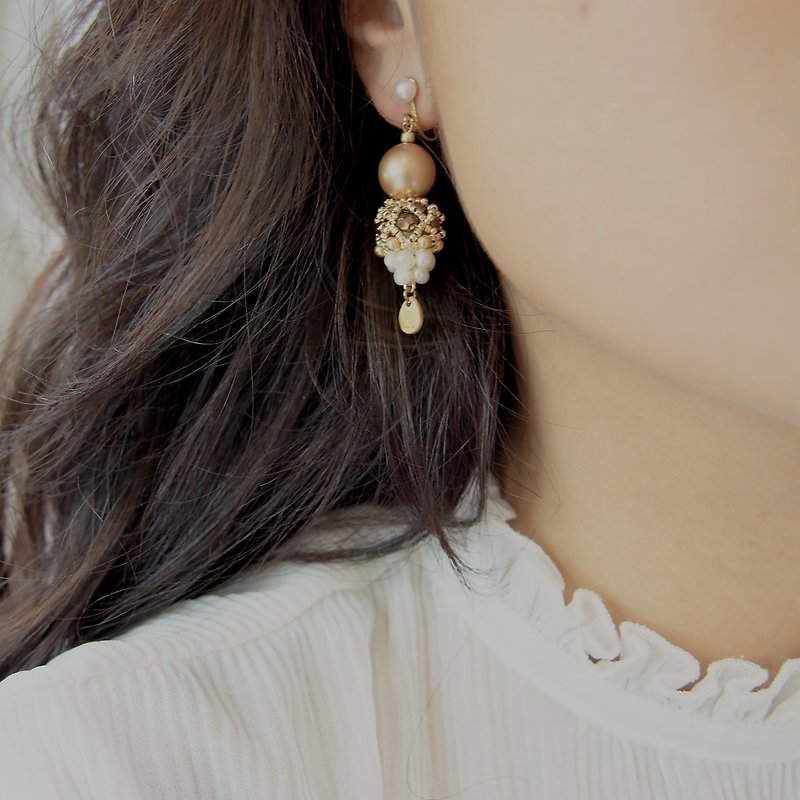 Golden Creamy Pearl Earring