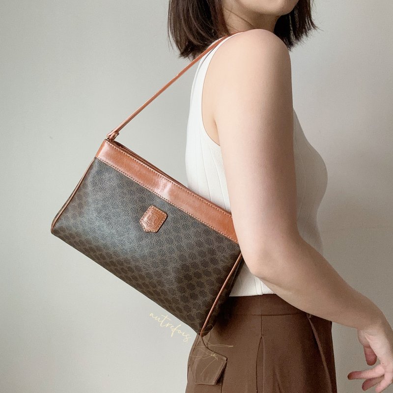 中古正品Celine Macadam 長形手袋 腋下包 斜背包 不撞包 - 側背包/斜背包 - 真皮 咖啡色