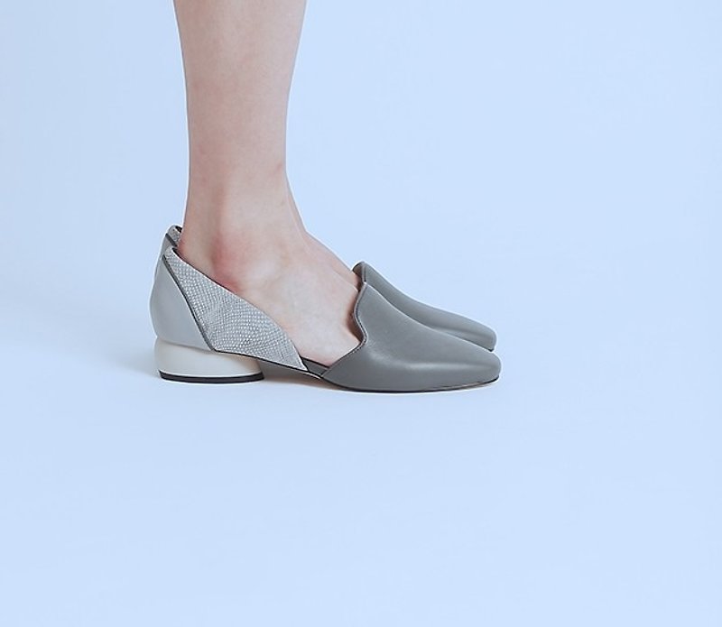 Line a small round edge with leather bag shoes gray apricot - รองเท้าส้นสูง - หนังแท้ สีเทา