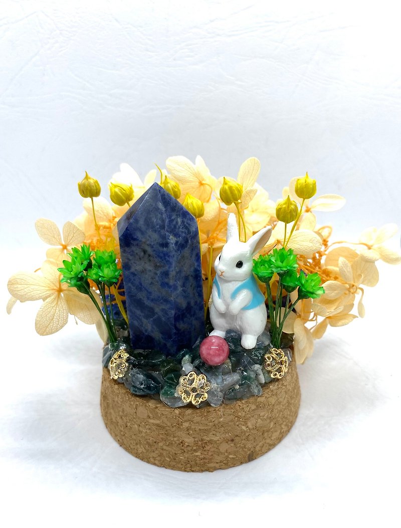 Pink Orange Garden. Little White Rabbit and Blue Stone-Handmade Glass Doll Doll/Crystal/Dried Flower Decoration - ของวางตกแต่ง - คริสตัล 