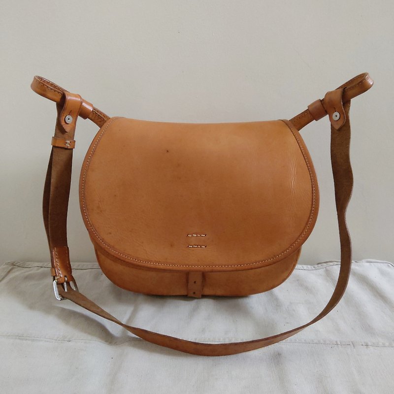 Leather bag_B089 - กระเป๋าแมสเซนเจอร์ - หนังแท้ สีนำ้ตาล