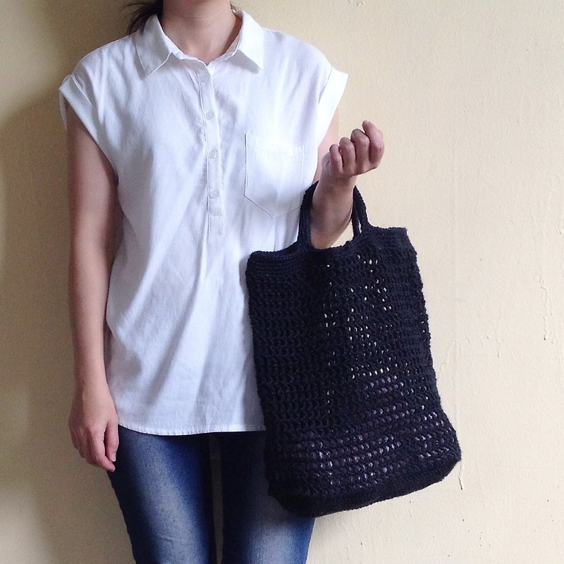 Xiao fabric - Spring Tour - Black Handmade braided twine mesh bag / shopping bag - กระเป๋าถือ - ผ้าฝ้าย/ผ้าลินิน สีดำ